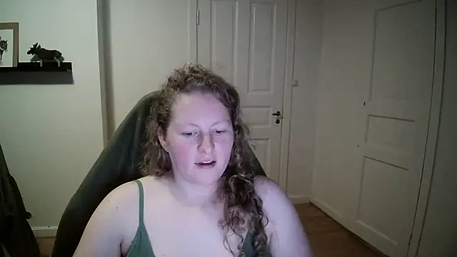 Girlnina-1995 online show from December 30, 2024, 5:34 pm