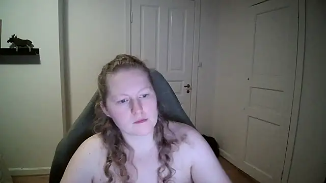 Girlnina-1995 online show from January 6, 2025, 9:43 pm