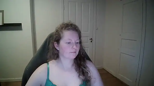 Girlnina-1995 online show from January 14, 2025, 12:03 pm