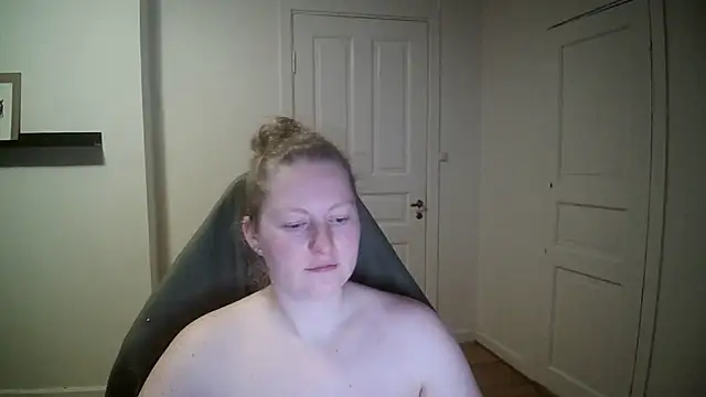 Girlnina-1995 online show from January 15, 2025, 9:41 pm