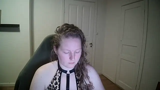 Girlnina-1995 online show from January 28, 2025, 7:21 pm