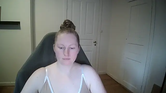 Girlnina-1995 online show from February 5, 2025, 1:44 pm