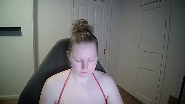 Girlnina-1995 online show from February 14, 2025, 8:52 am