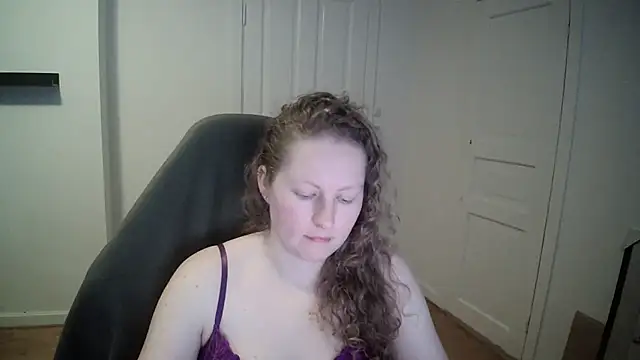 Girlnina-1995 online show from February 20, 2025, 2:02 pm