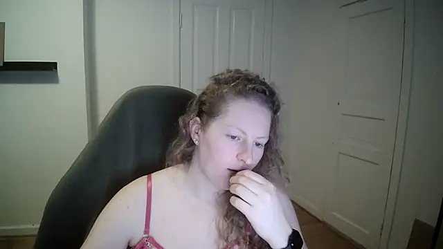 Girlnina-1995 online show from February 24, 2025, 12:16 pm