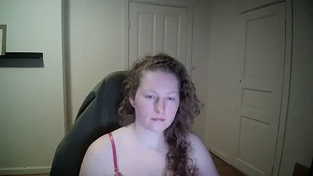 Girlnina-1995 online show from February 24, 2025, 9:41 pm