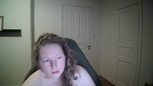 Girlnina-1995 online show from February 26, 2025, 5:42 am