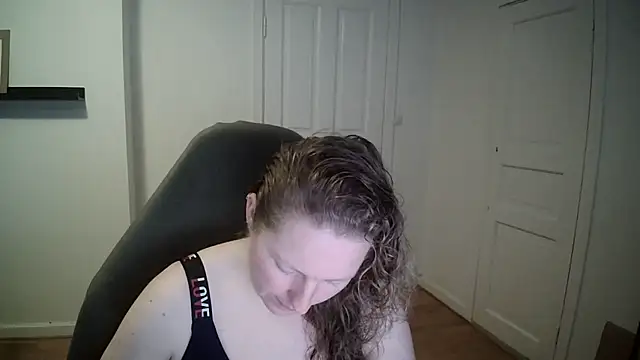 Girlnina-1995 online show from March 4, 2025, 10:35 am