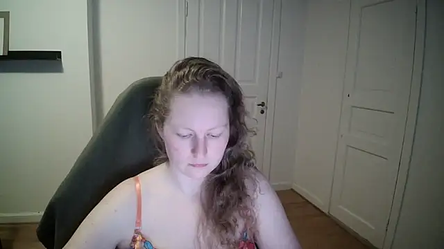 Girlnina-1995 online show from March 19, 2025, 3:29 pm