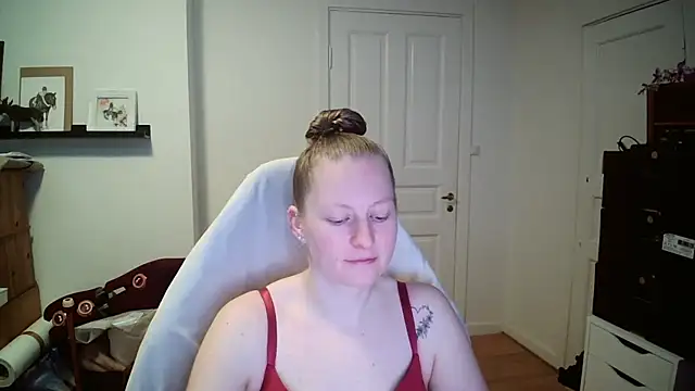 Girlnina-1995 online show from February 19, 2026, 10:11 am