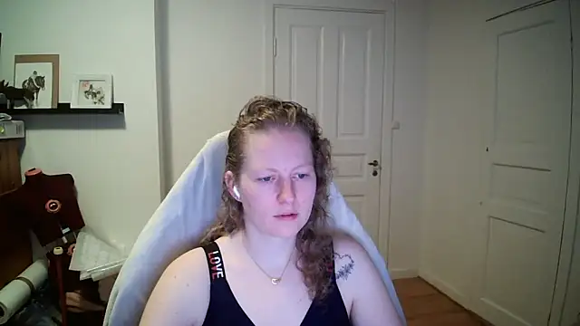 Girlnina-1995 online show from March 3, 2026, 7:58 am