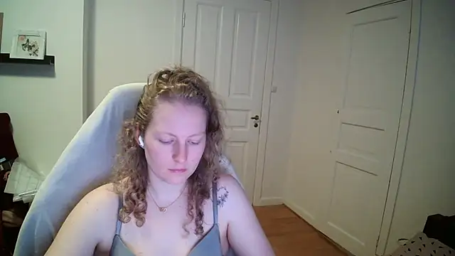 Girlnina-1995 online show from March 10, 2026, 9:14 am