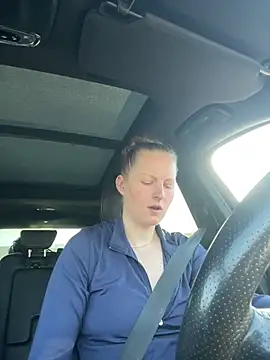 Girlnina-1995 online show from April 21, 2026, 6:09 am