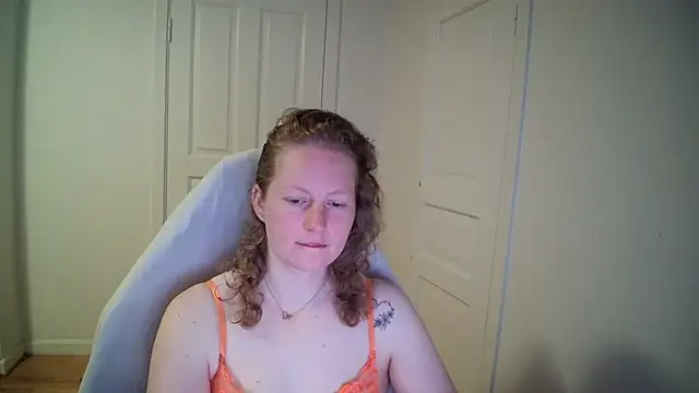 Girlnina-1995 online show from April 27, 2026, 6:22 am