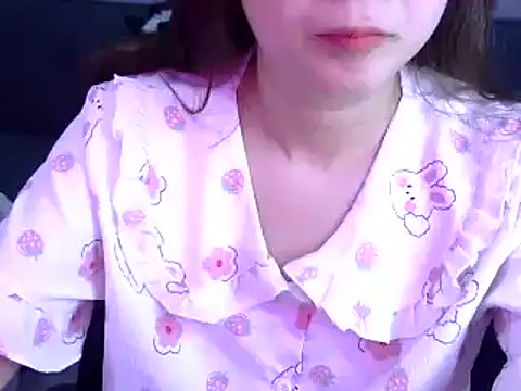 Snapshot of Bee_2k chatting on June 4, 2026, 4:18 am Bee 2k online show from June 4, 2026, 4:18 am
