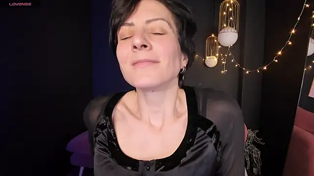 LorenDaze online show from February 5, 2025, 2:16 pm