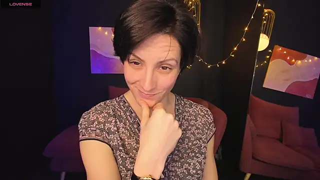 LorenDaze online show from February 7, 2025, 2:04 pm