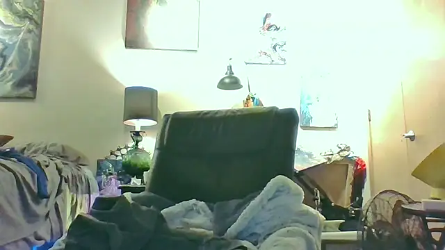 eatmeplease44 online show from October 20, 2025, 8:04 am