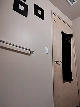 eatmeplease44 online show from January 11, 2026, 1:32 am