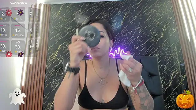 Tamara-evans online show from October 31, 2025, 7:26 pm