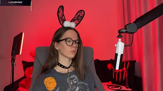 DivineBite online show from October 18, 2025, 3:24 pm