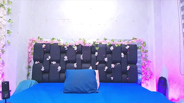  carolina fox online show from September 11, 2025, 3:06 am