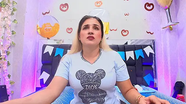  carolina fox online show from September 23, 2025, 3:09 am