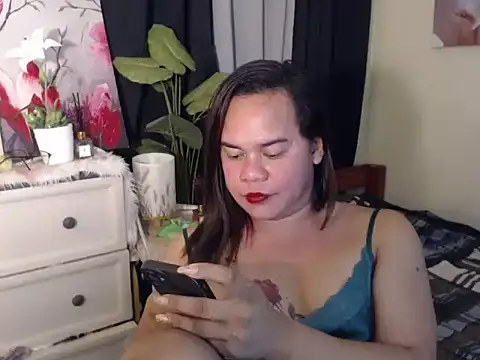 sweetyula online show from December 18, 2024, 8:09 am