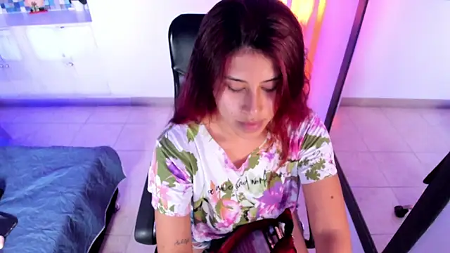 Karlagonzales  online show from February 7, 2025, 6:45 pm