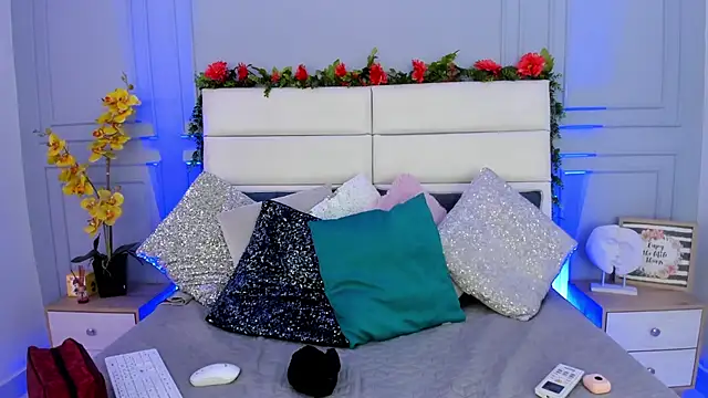 Karlagonzales  online show from March 12, 2025, 6:33 pm