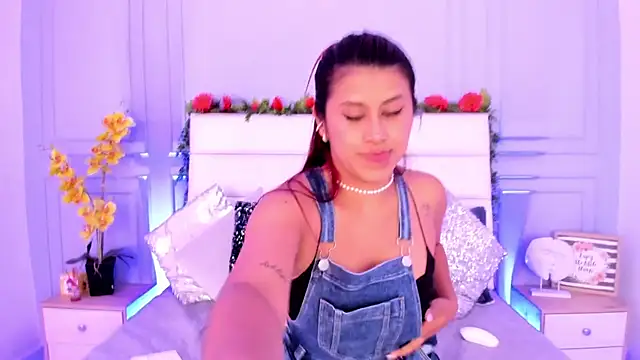 Karlagonzales  online show from March 13, 2025, 12:37 am