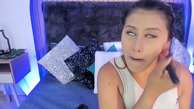 Karlagonzales  online show from April 15, 2026, 7:58 pm