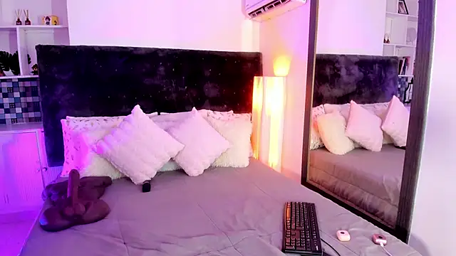 Snapshot of Karlagonzales_ chatting on June 4, 2026, 6:47 pm Karlagonzales online show from June 4, 2026, 6:47 pm