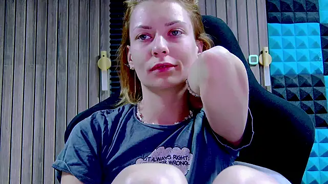 karo123421 online show from March 16, 2025, 3:47 am