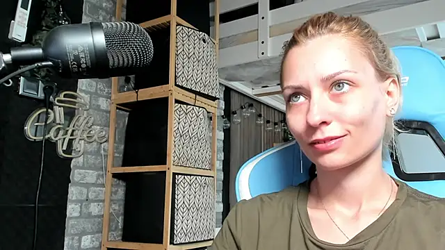 karo123421 online show from September 13, 2025, 7:52 am