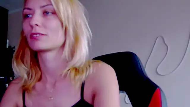 karo123421 online show from October 4, 2025, 6:33 am