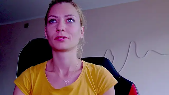 karo123421 online show from October 15, 2025, 6:13 am