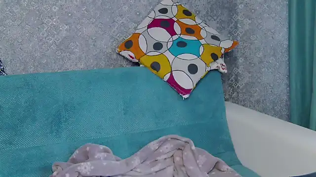 Brilliant Doll online show from December 1, 2025, 3:11 am