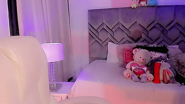 LeyXandrabraz online show from December 23, 2024, 8:25 pm