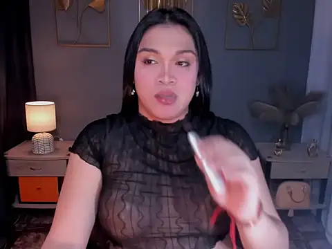 MaxeneCullens online show from October 7, 2025, 1:47 am