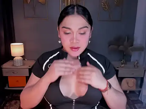 MaxeneCullens online show from October 20, 2025, 2:45 am