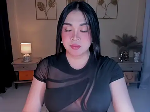 MaxeneCullens online show from April 17, 2026, 2:25 am