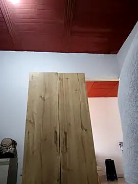 Leaberry online show from October 5, 2025, 4:49 pm