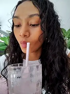 Leaberry online show from October 15, 2025, 8:09 pm