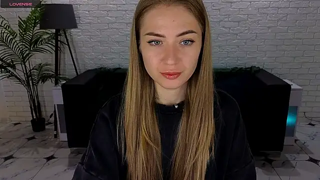 Adelyna Bird online show from September 21, 2025, 6:37 am