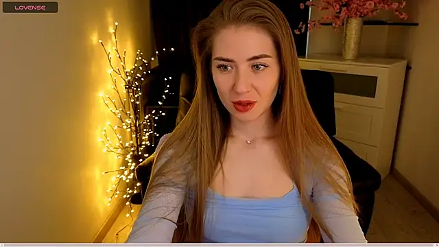 Snapshot of Adelyna_Bird chatting on April 26, 2026, 7:06 am Adelyna Bird online show from April 26, 2026, 7:06 am