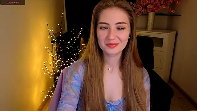 Snapshot of Adelyna_Bird chatting on May 10, 2026, 6:40 am Adelyna Bird online show from May 10, 2026, 6:40 am