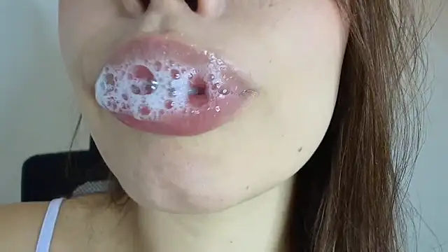 lisbet21x online show from December 14, 2025, 2:33 pm