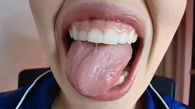 lisbet21x online show from April 7, 2026, 9:48 pm