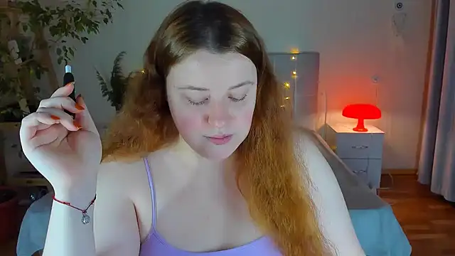 PolinaSalvatore online show from November 19, 2025, 1:44 pm